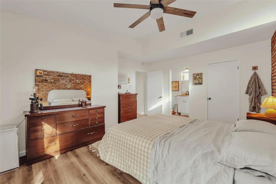 Photo of 2112 Gregory Lane