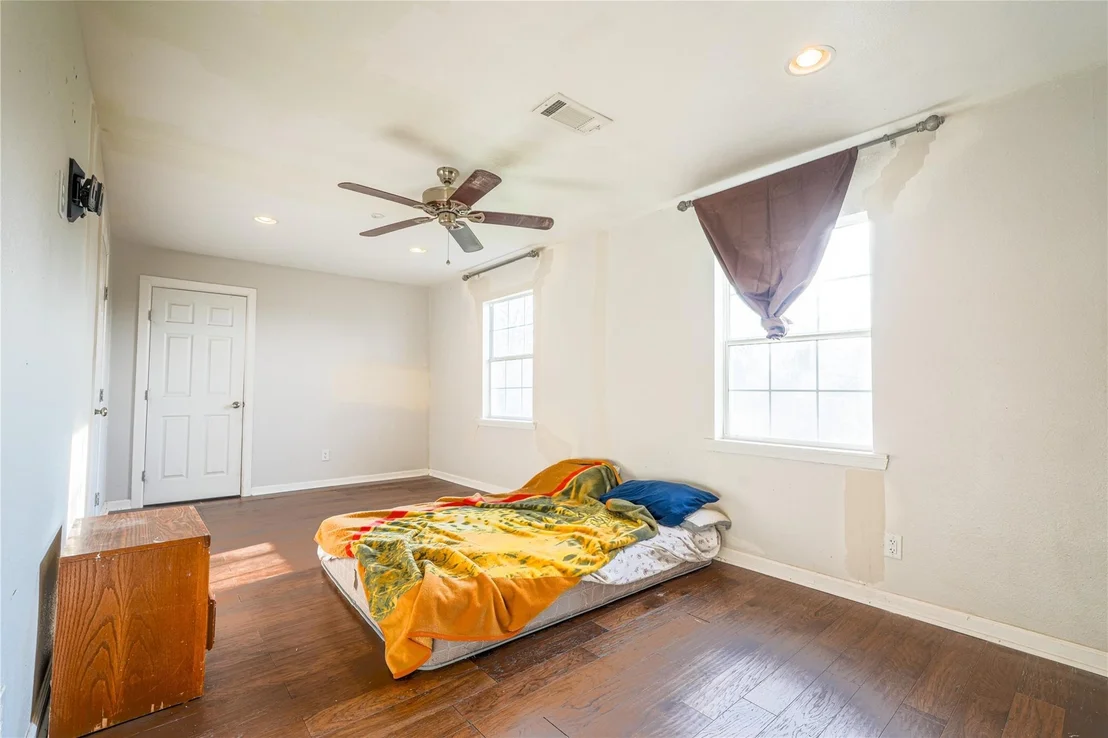 Photo of 200 W Greenbriar Street