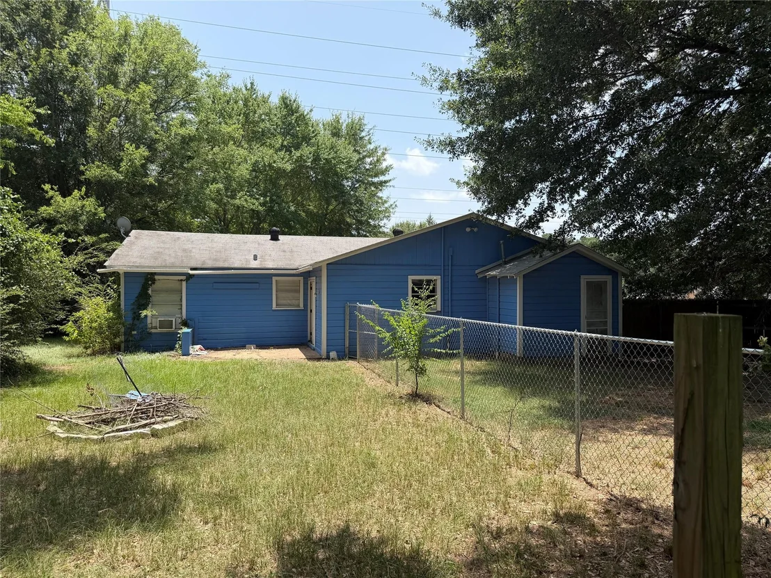 Photo of 305 E Pliler Precise Road