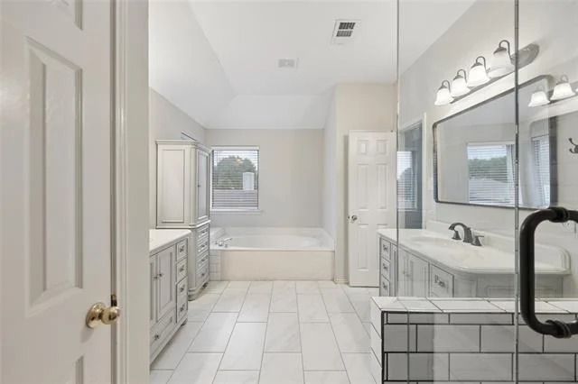 Photo of 828 Rockefeller Lane