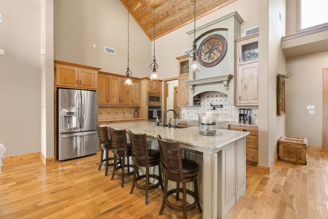Photo of 735 Gresham Lane