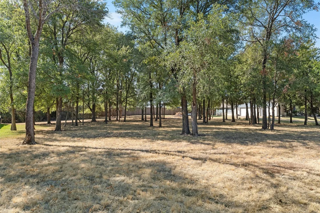 Photo of 580 Whispering Oaks