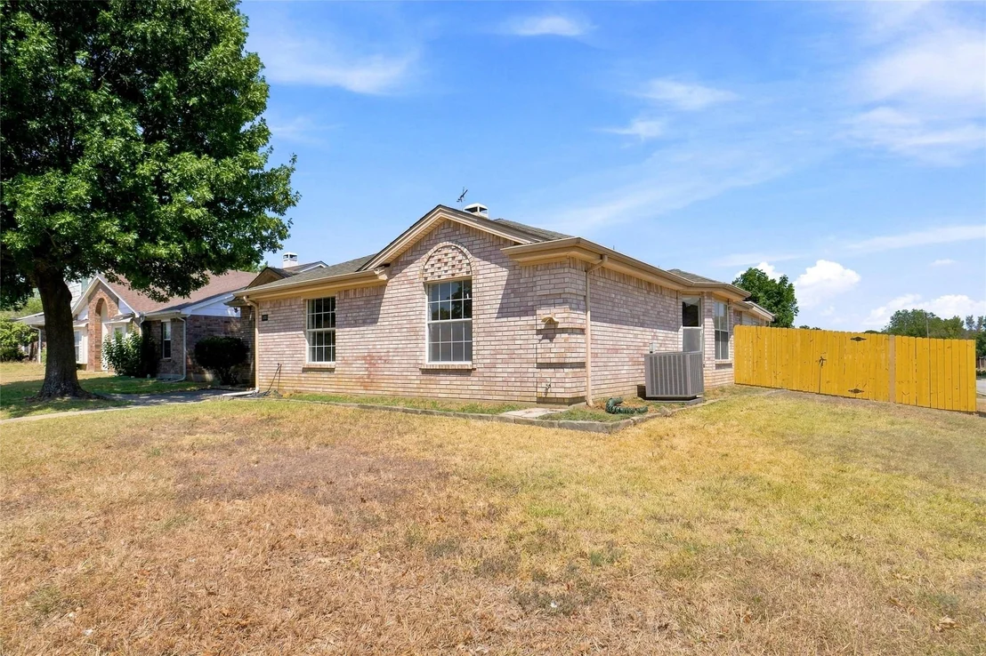Photo of 1001 Flower Drive