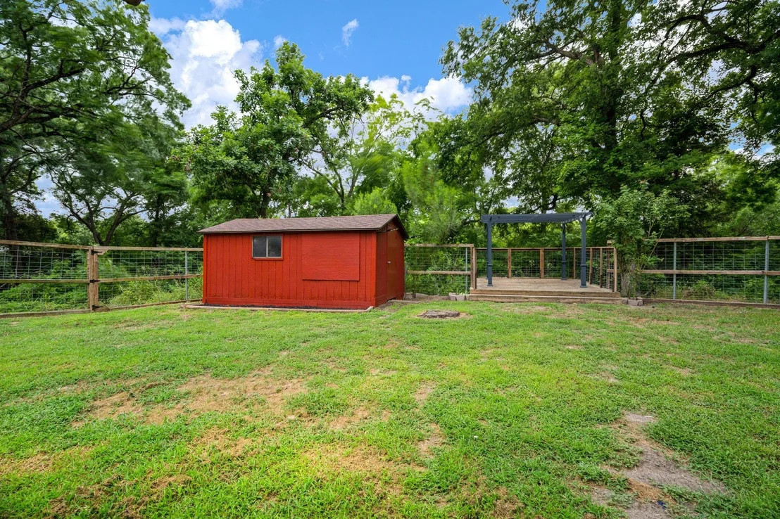 Photo of 207 Shadowwood Trail