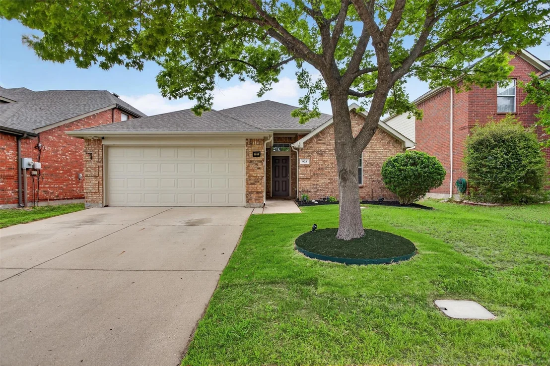 Photo of 921 Bowie Drive