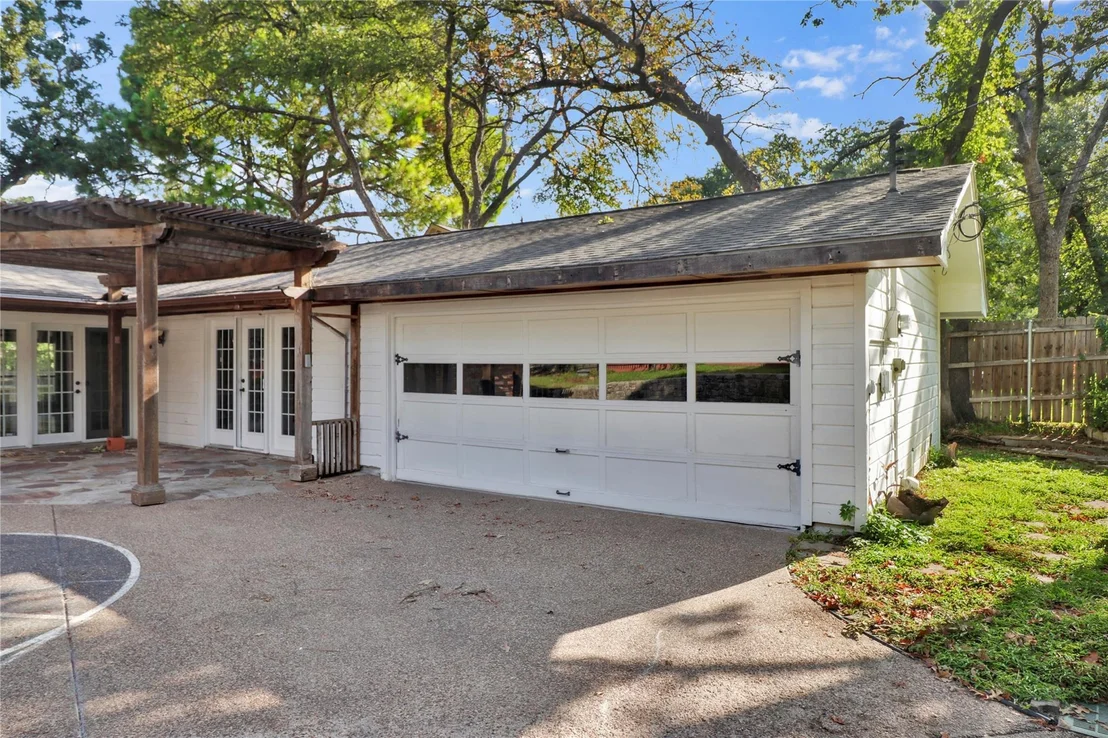 Photo of 2706 Oak Cliff Lane