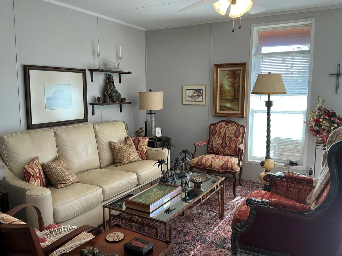 Photo of 1017 W Ross Ave