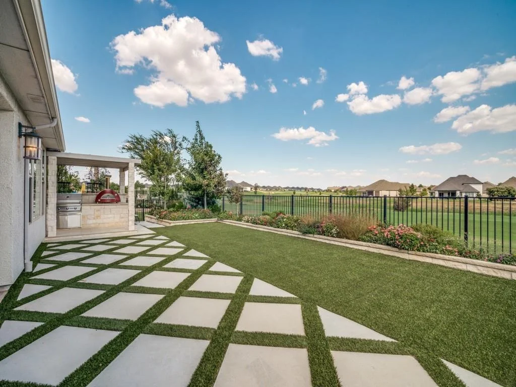 Photo of 8117 Cocobolo Drive