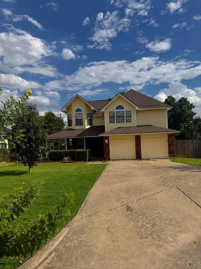 Photo of 602 N River Crest