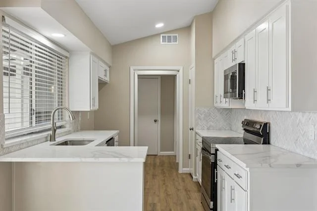 Photo of 417 Oxford Drive