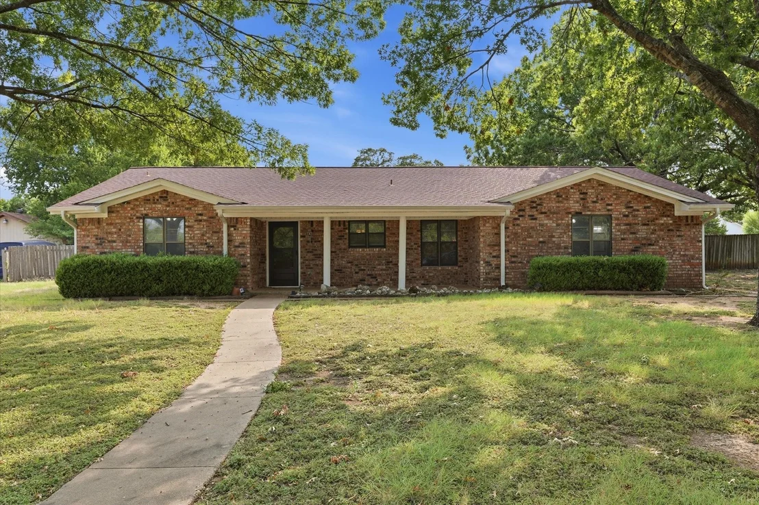 Photo of 140 Towne West Drive