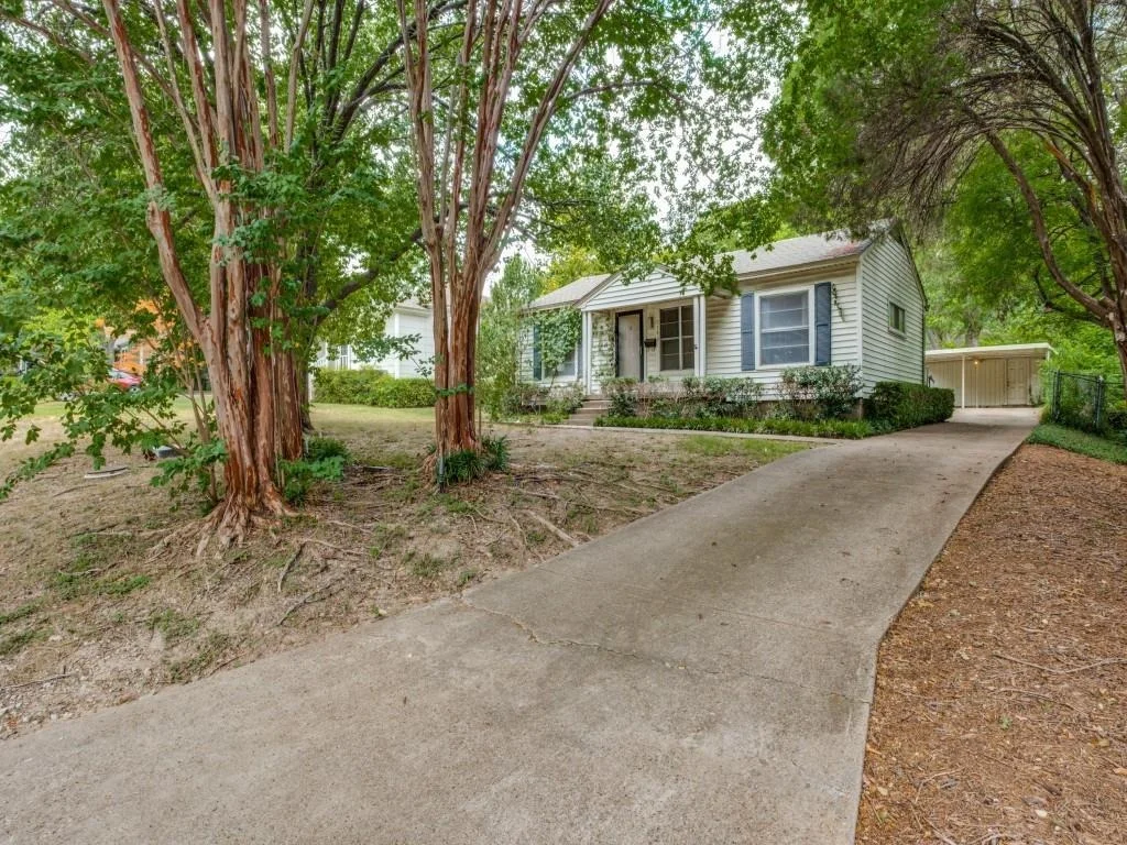 Photo of 9543 Peninsula Drive