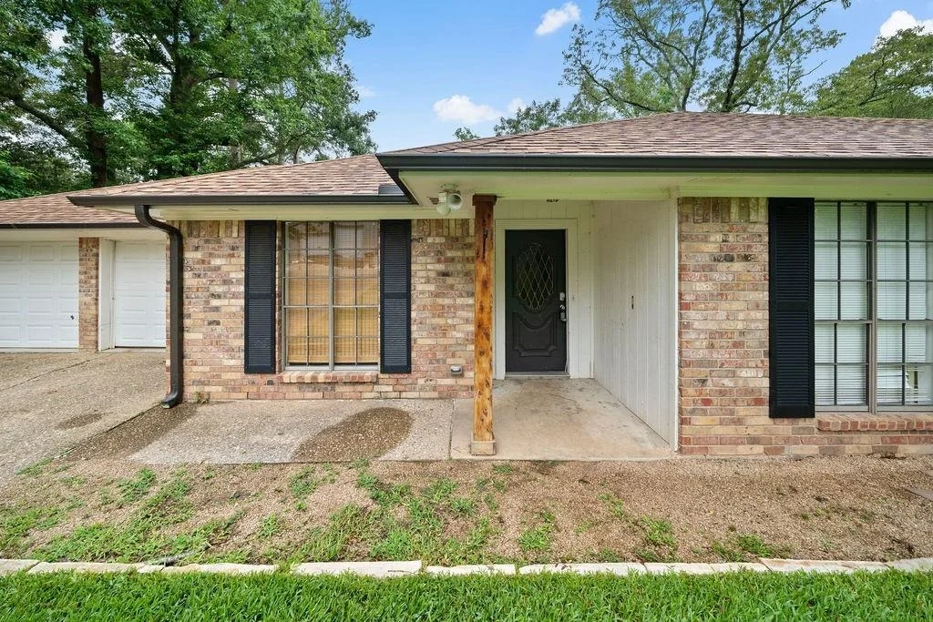 Photo of 15060 Willowwood Drive