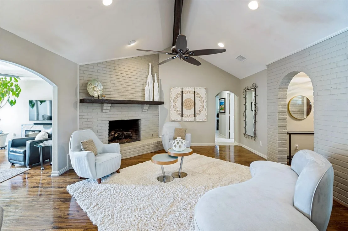 Photo of 2420 Windsor Place