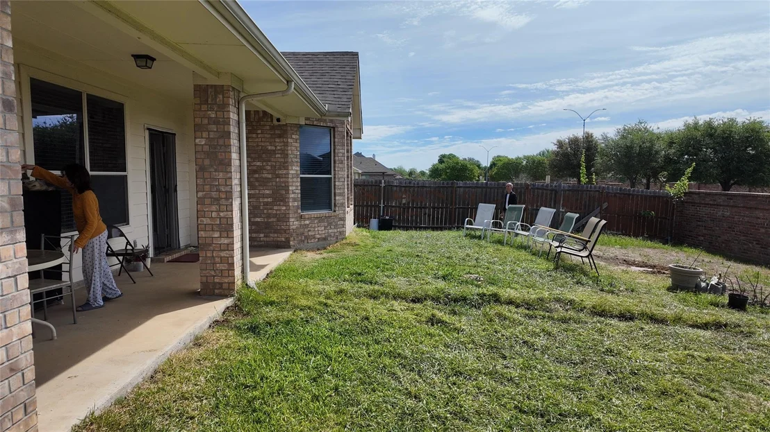 Photo of 421 Roundrock Lane