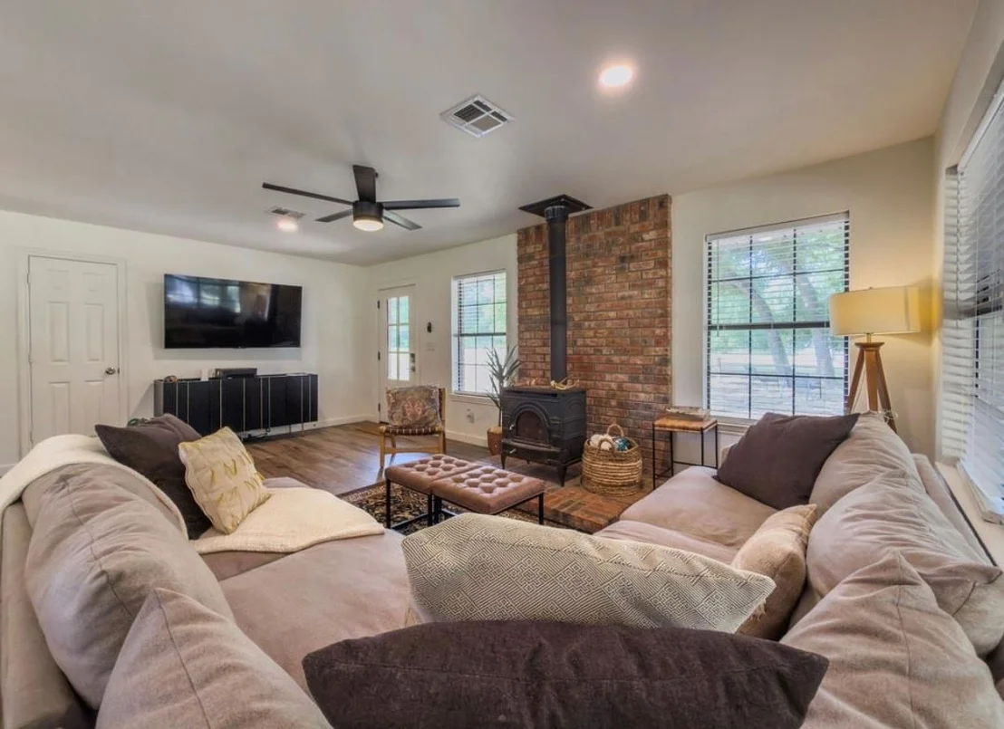 Photo of 101 Rose Way