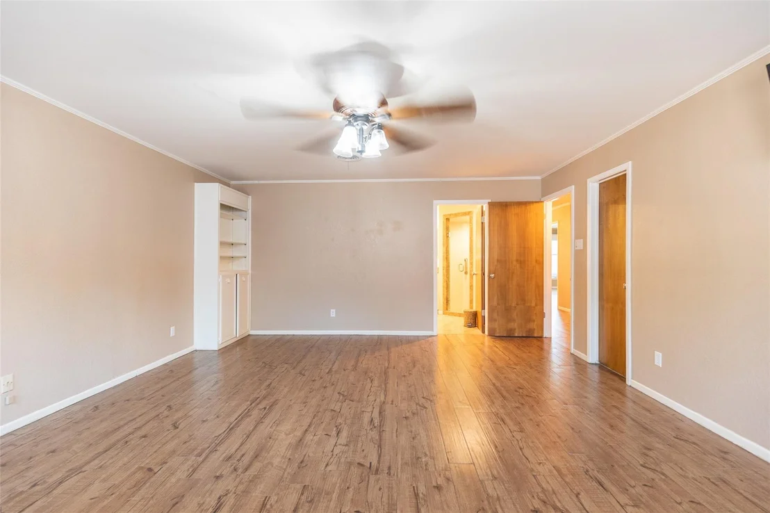 Photo of 55 Surrey Square