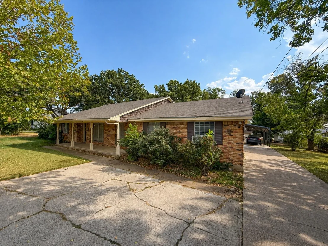 Photo of 417 W Mccart Street