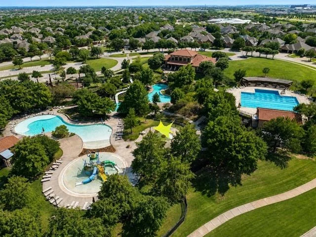 Photo of 4956 Exposition Way