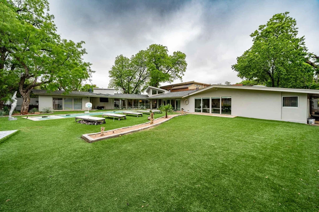 Photo of 741 Rivercrest Drive