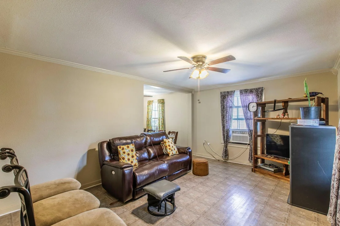 Photo of 2101 Pine Avenue