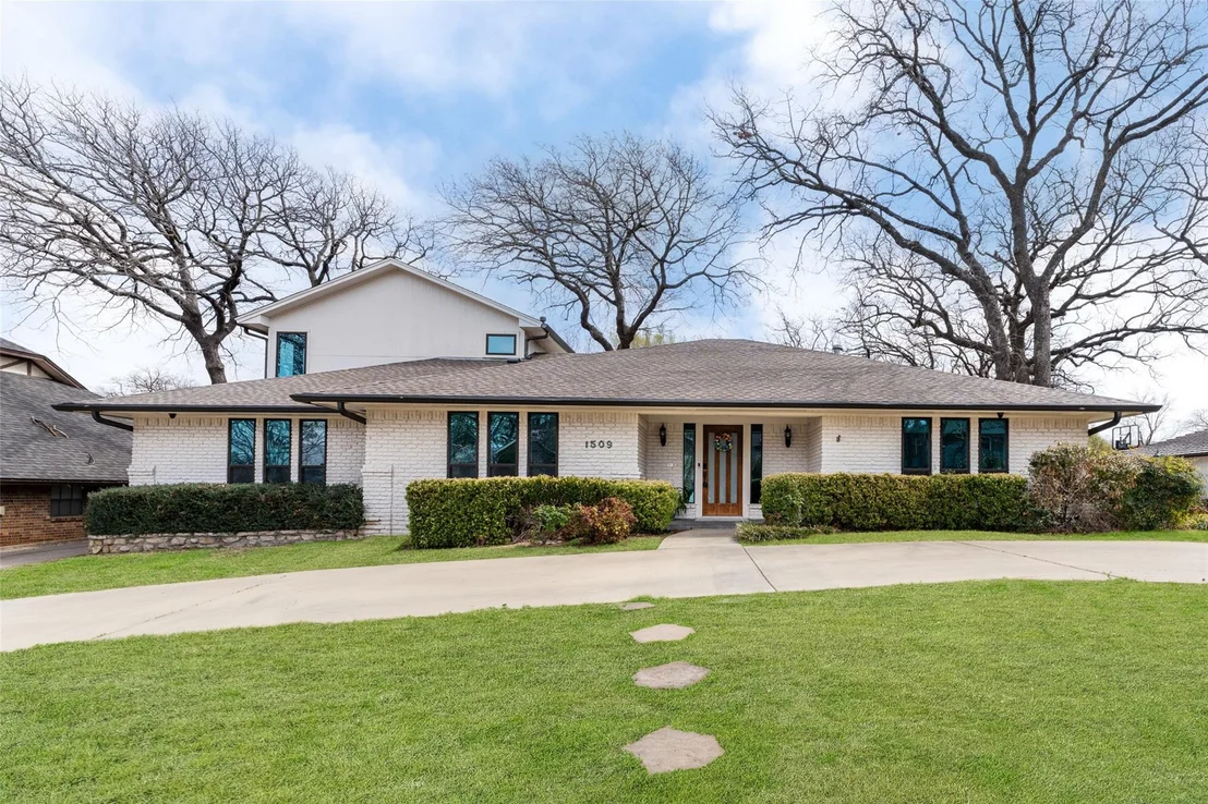 Photo of 1509 Riverview Drive