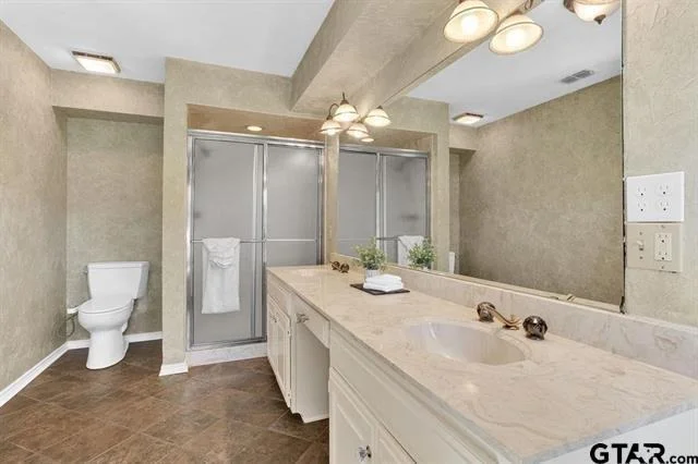 Photo of 206 Hideaway Lane Central