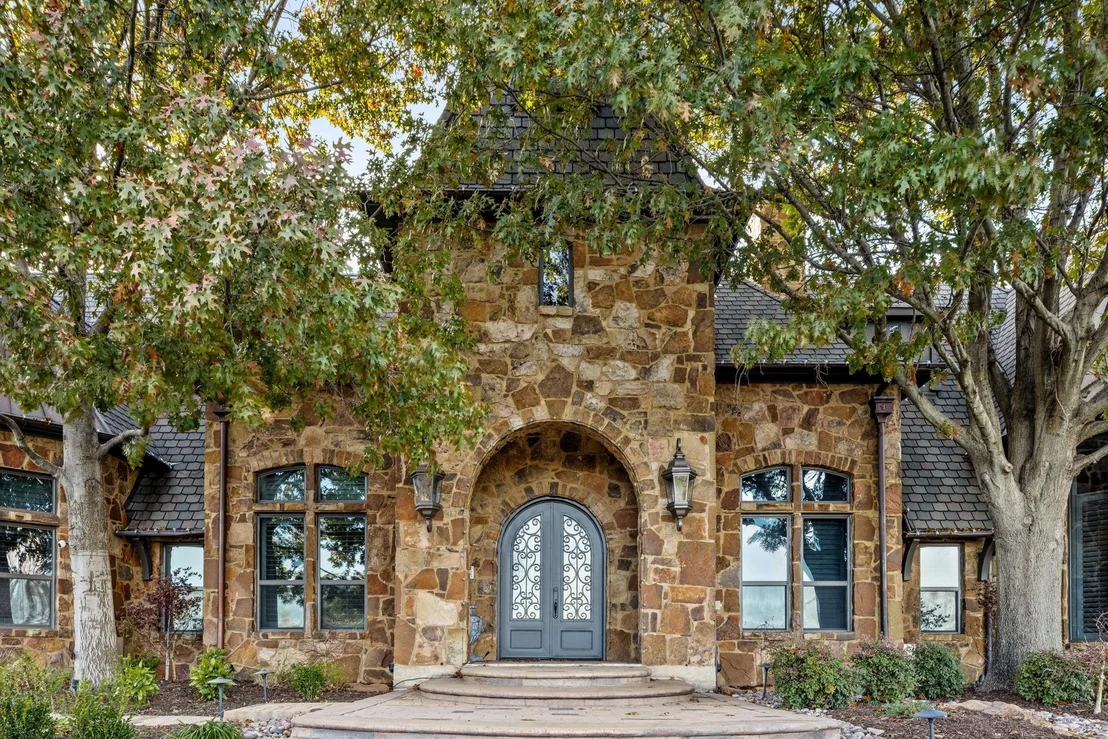 Photo of 2656 Twelve Oaks Lane