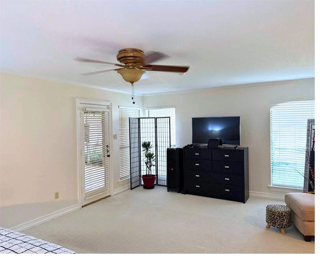 Photo of 6004 Lakehurst Drive