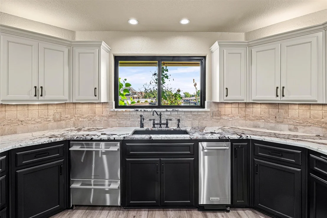 Photo of 2325 River Road