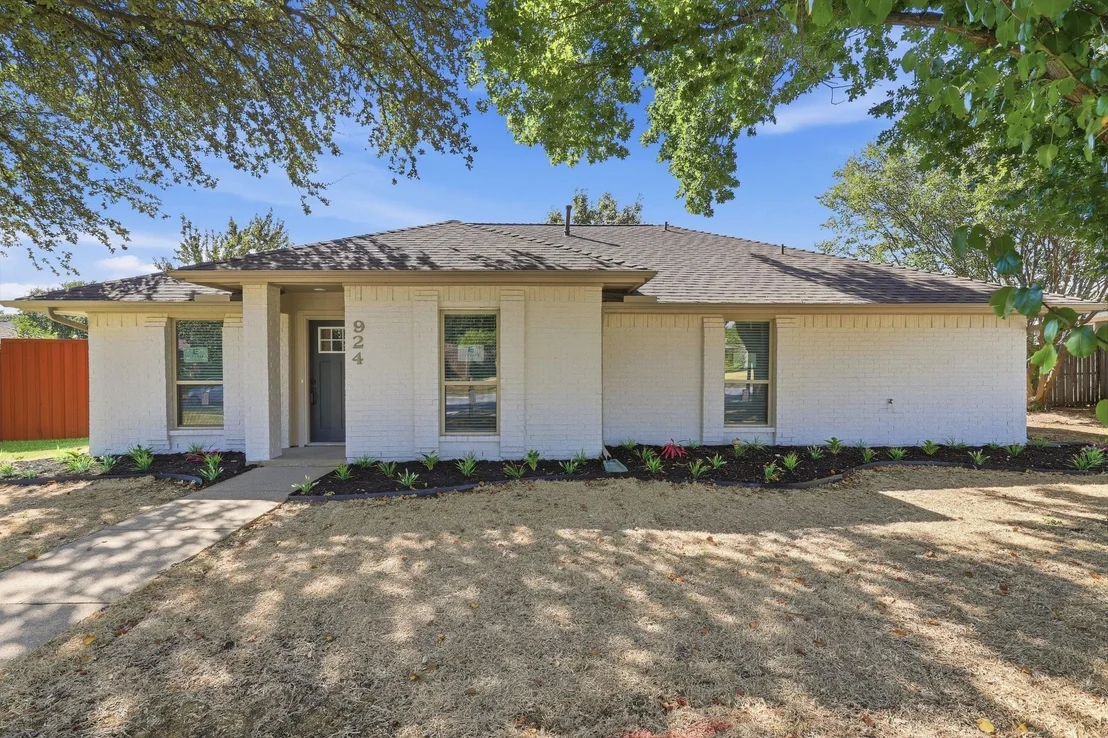 Photo of 924 Edgefield Trail
