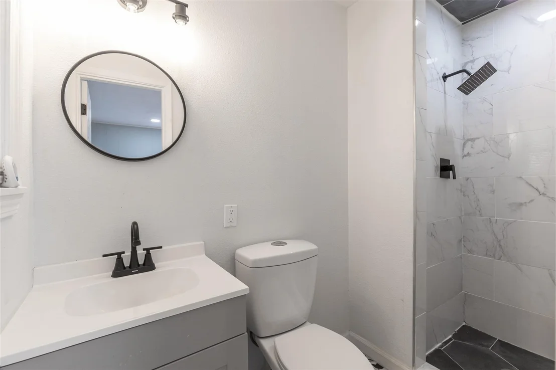 Photo of 2142 N Mockingbird Lane