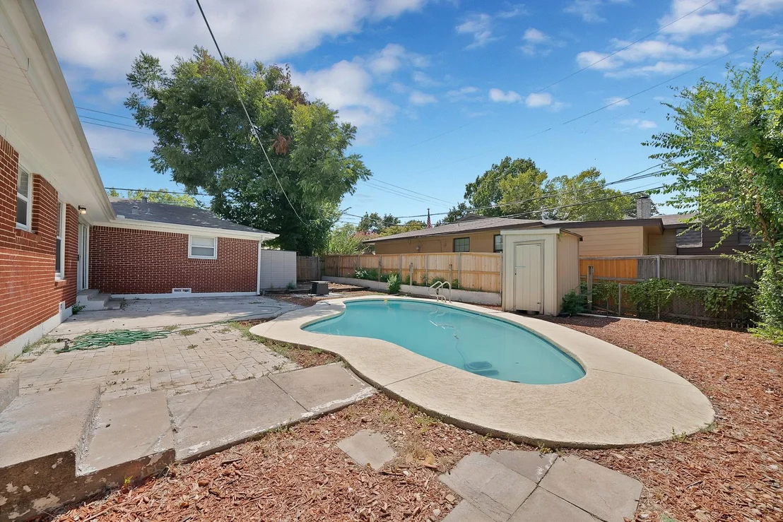 Photo of 1003 Brookhollow Drive