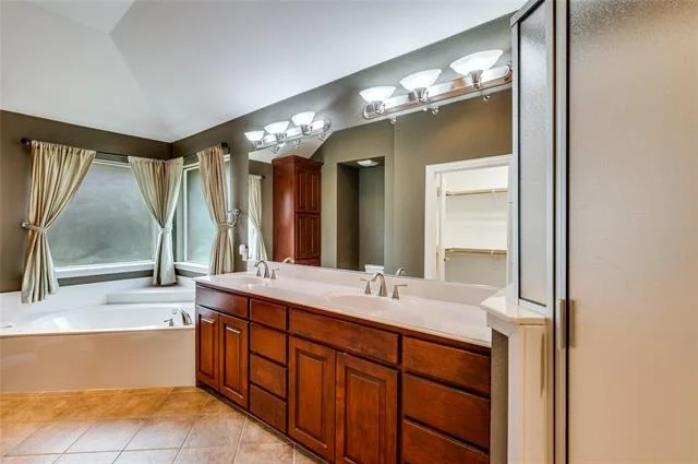 Photo of 4401 Oak Shores Circle
