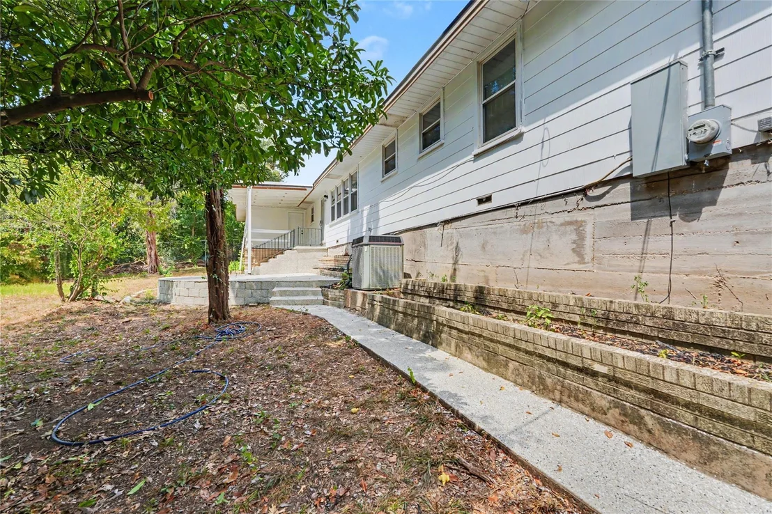 Photo of 4600 Robinwood Drive