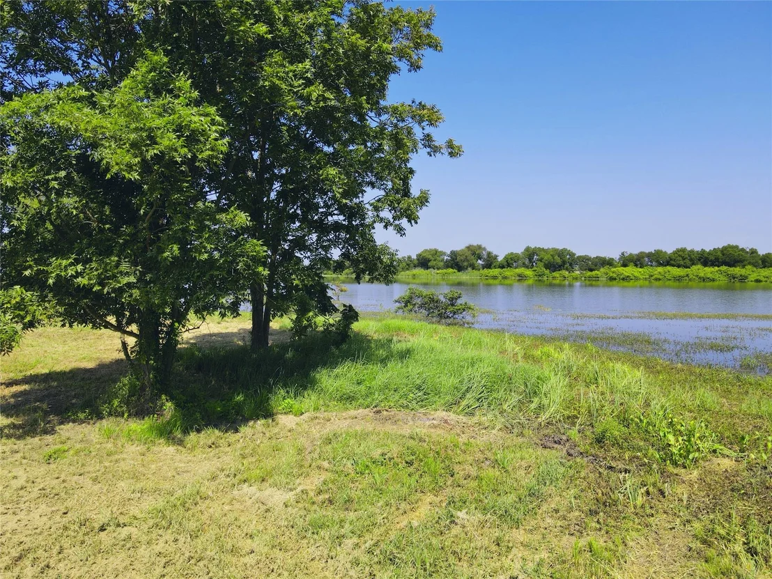 Photo of 5086 Waterfront Road