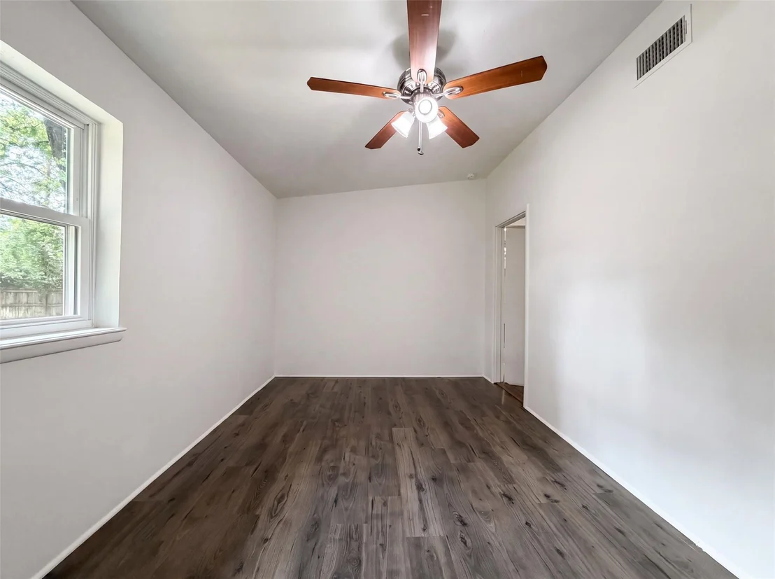 Photo of 1805 Brookview Drive
