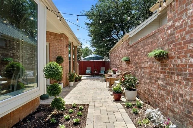Photo of 2433 Folkstone Way