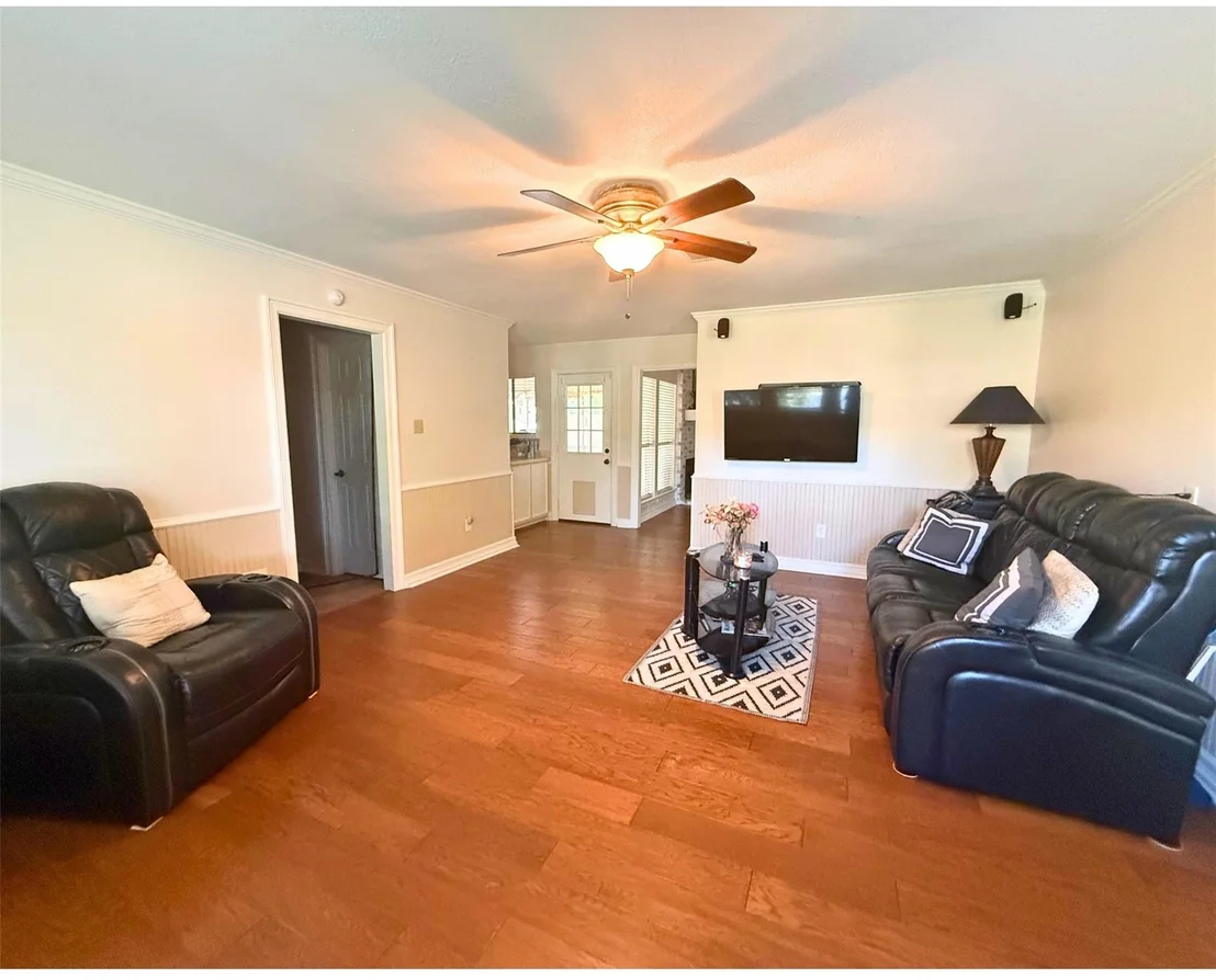 Photo of 6004 Lakehurst Drive