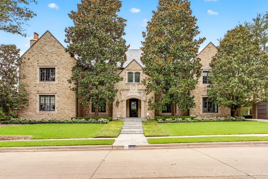 Photo of 1600 Carleton Avenue