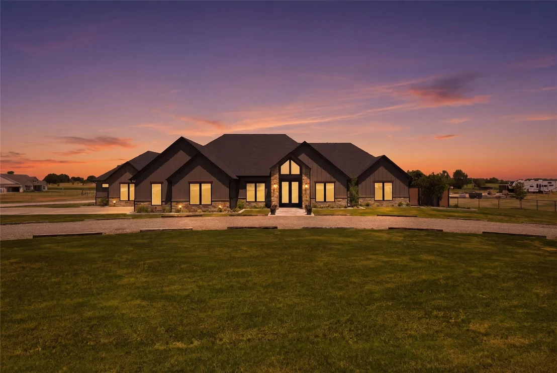 Photo of 2223 Grass Roots Road