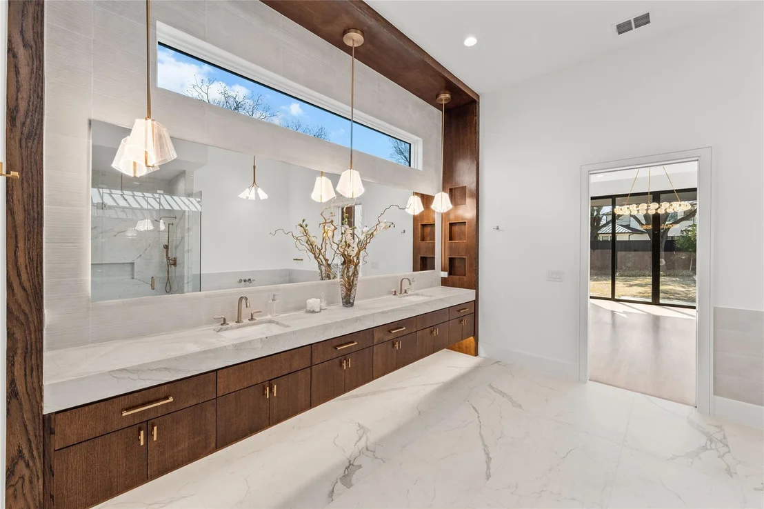 Photo of 6006 Meadow Crest