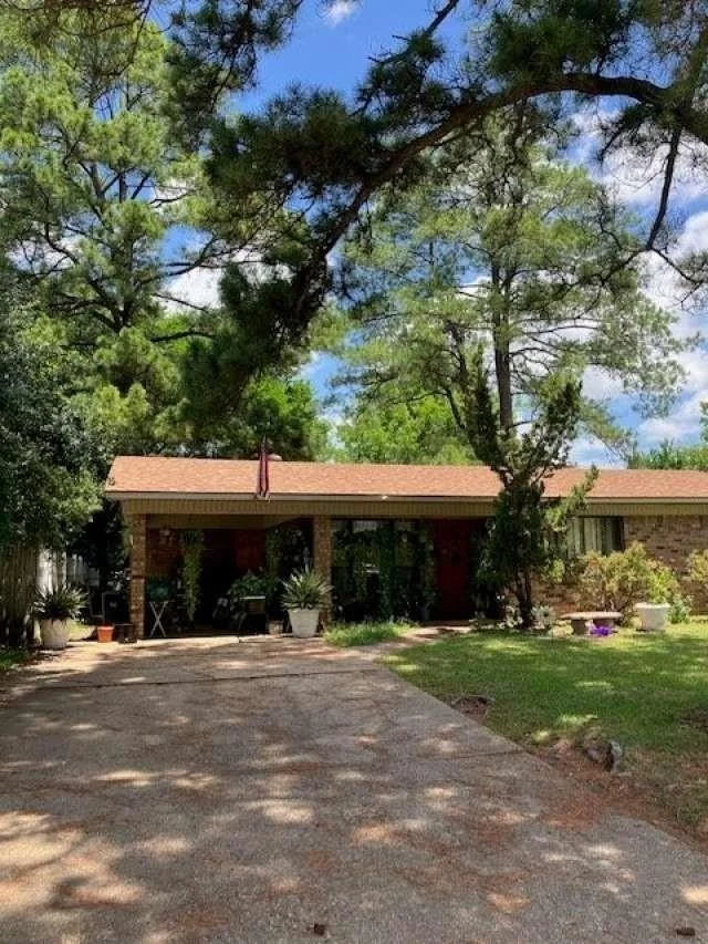 Photo of 2923 Eugene Street