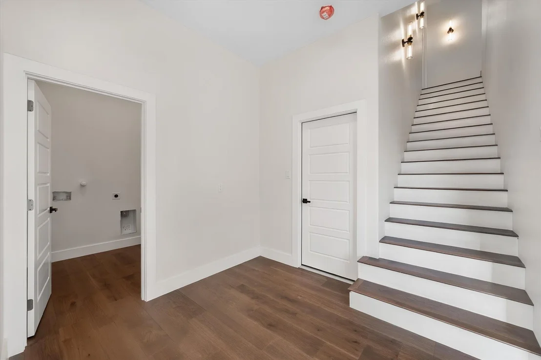 Photo of 554 Shoreside Drive