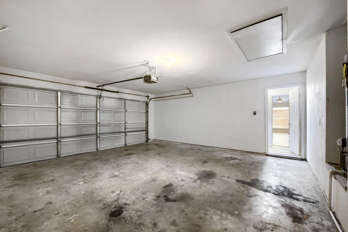 Photo of 915 Hidden Oaks Drive