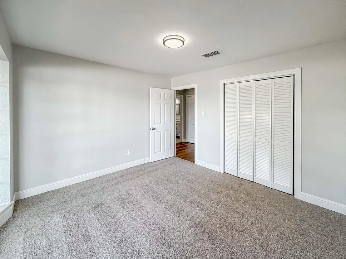 Photo of 100 W Pleasantview Drive