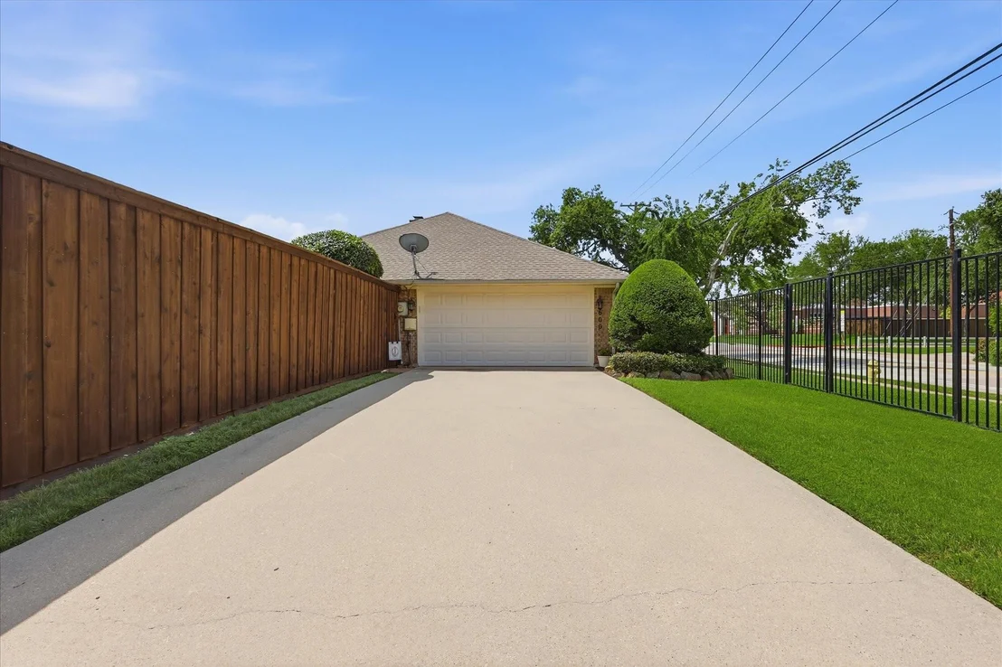 Photo of 600 Quail Lane