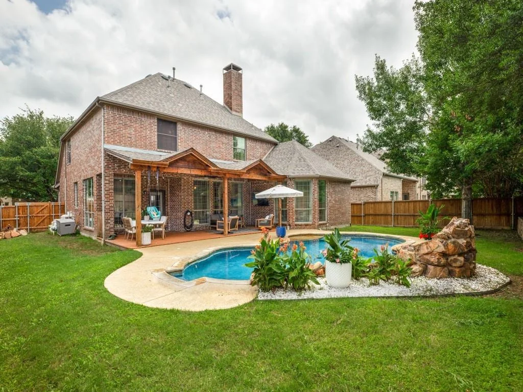 Photo of 1001 Thornapple Drive