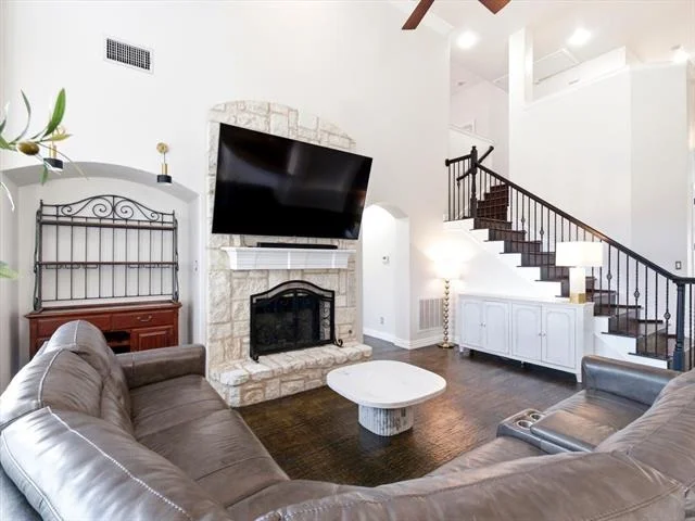 Photo of 4956 Exposition Way