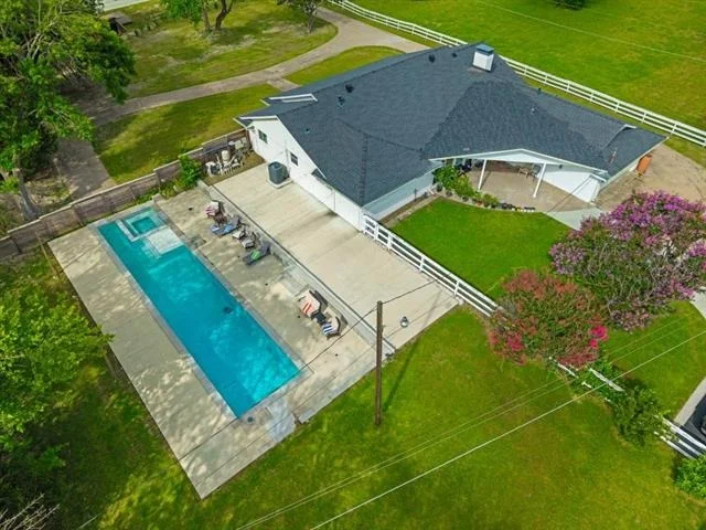Photo of 6602 Lyons Road